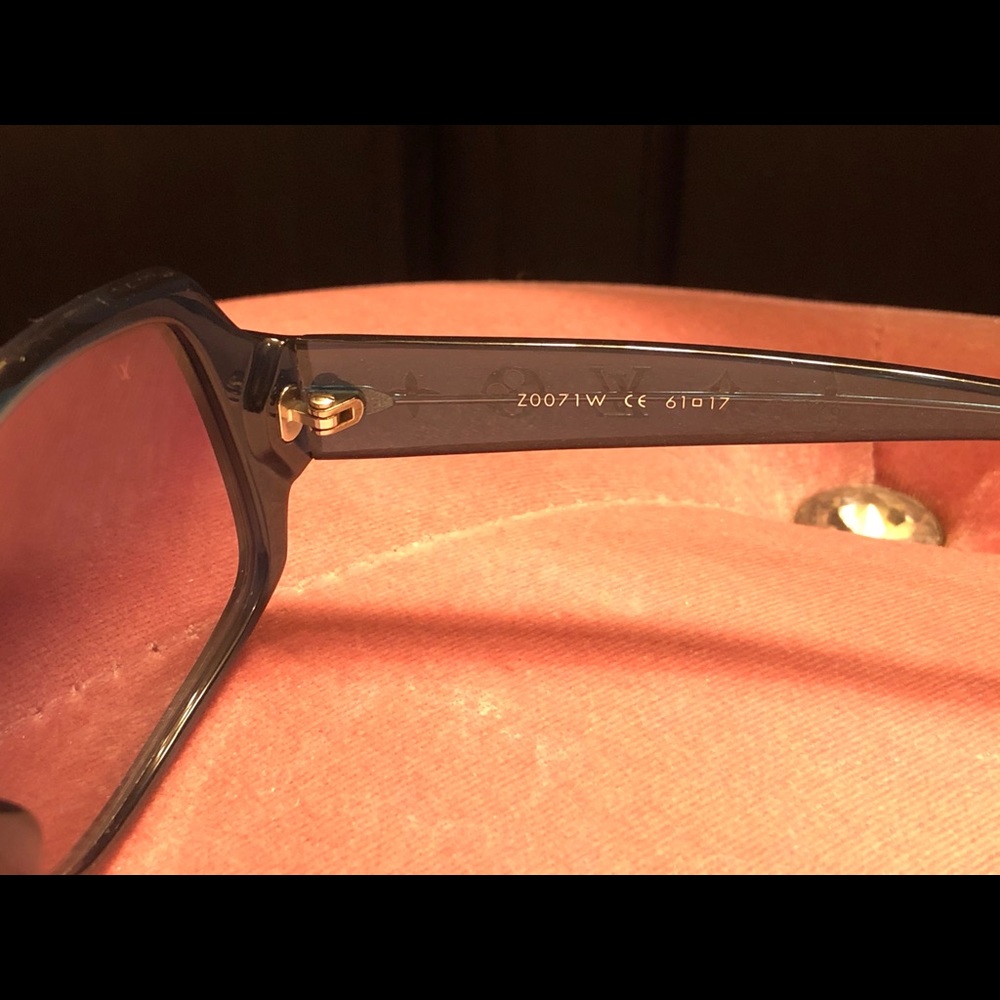 Authentic Louis Vuitton Obsession Carre Teal π - Picture 6 of 7